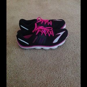 Brooks Connect women's running shoes