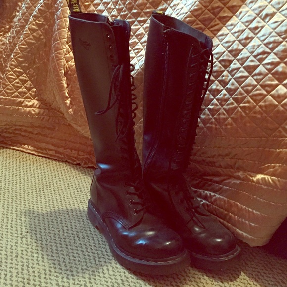 Doc Martens 🌎 20 Eye Hole Combat Boots