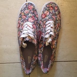 NWT Floral Mossimo Canvas Sneakers Size 10