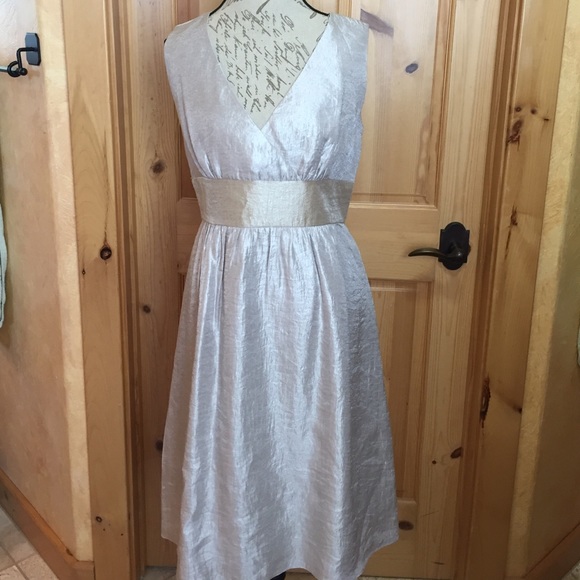 V-neck dress