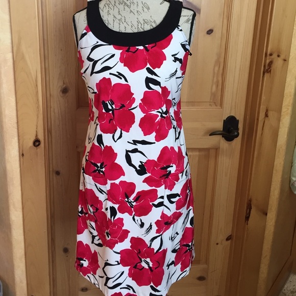 Bright and cheery floral dress.
