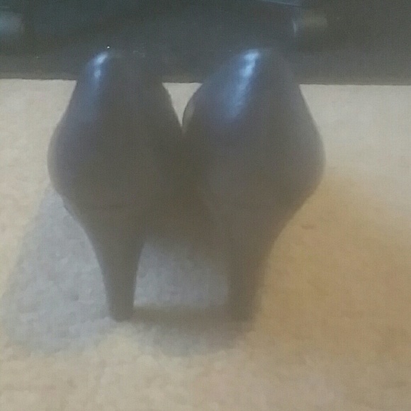 East5th heels !! - Picture 3 of 4