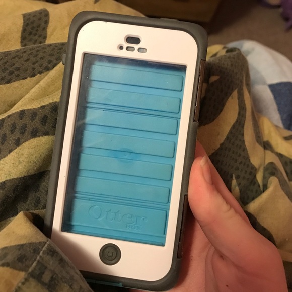 iPhone 5/5s/SE water proof otter box