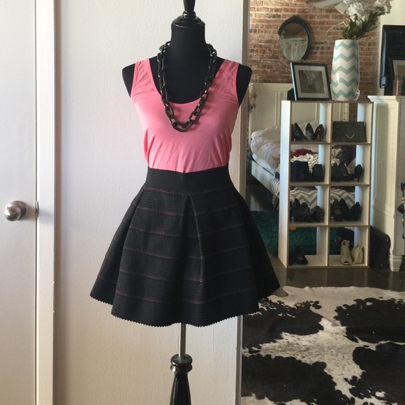 Pleated mini skirt with coral detail stitching - Picture 1 of 4