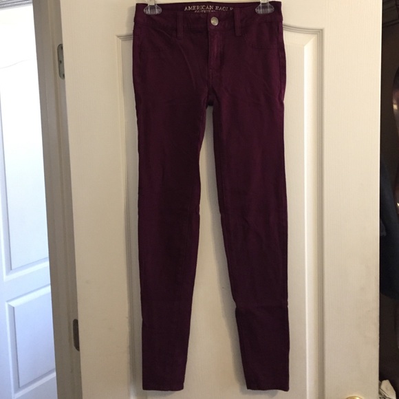 Burgundy American Eagle Super Stretch Jegging!