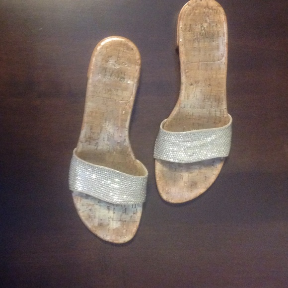 ***GORGEOUS Stuart Weitzman Slip On Sandal***