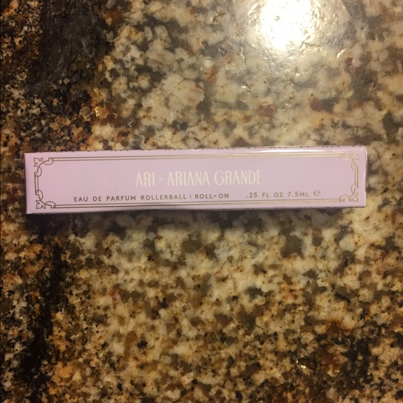 Ari- Ariana Grande perfume roller