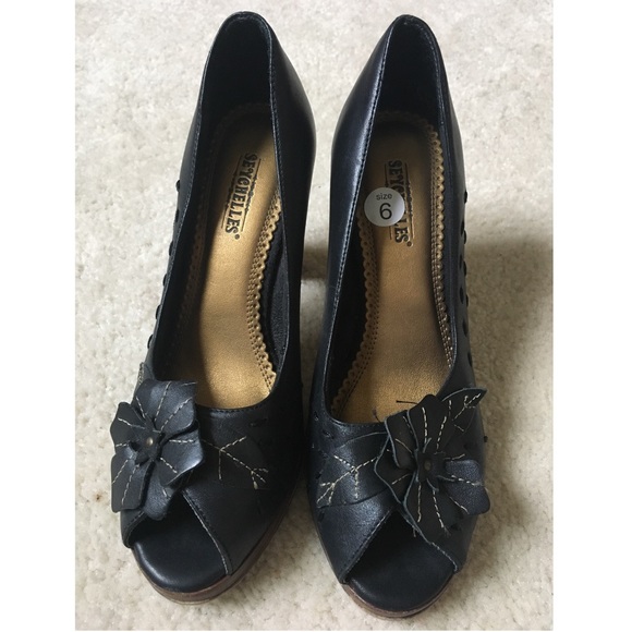 Seychelles Black Peep Toe Flower Pumps Size 6 - Picture 1 of 4