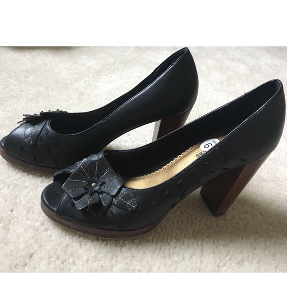 Seychelles Black Peep Toe Flower Pumps Size 6 - Picture 2 of 4