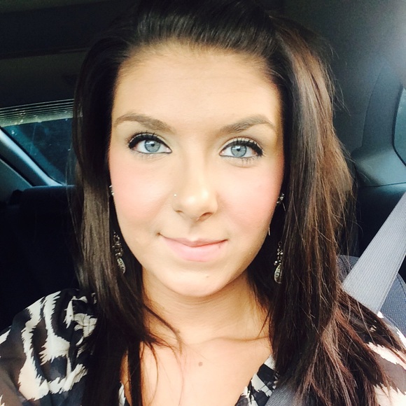 Meet your Posher, Amanda - Picture 1 of 1