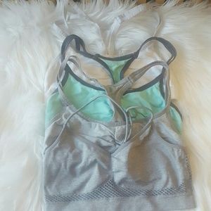 Sports bras bundle size small
