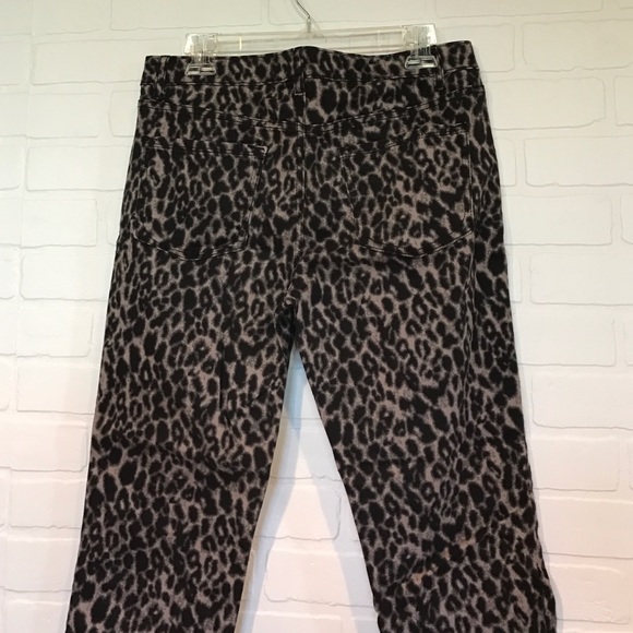 Apt. 9 Pants - Leopard print straight leg Capri pants 10 Apt. 9 Pants - Leopard print straight leg Capri pants 10