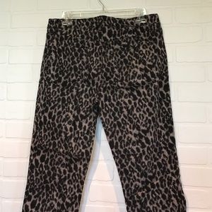 Apt. 9 Pants - Leopard print straight leg Capri pants 10 Apt. 9 Pants - Leopard print straight leg Capri pants 10