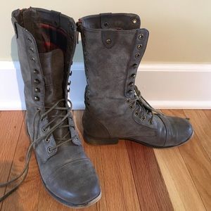 Combat boots