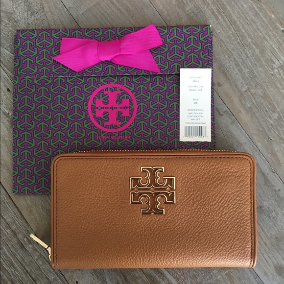 Tory Burch Handbags - NWT 💯 AUTH Tory Burch Britten Zip Wallet