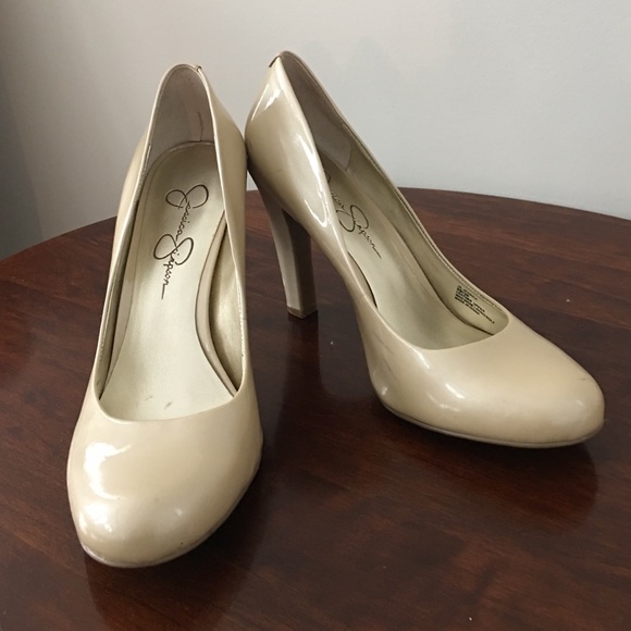 Jessica Simpson nude pumps