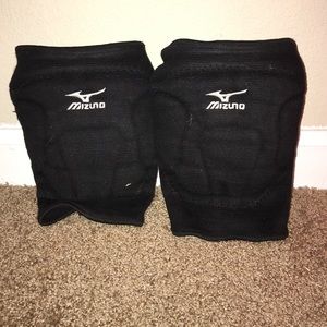 Black Mizuno Knee Pads