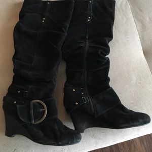 Suede boots