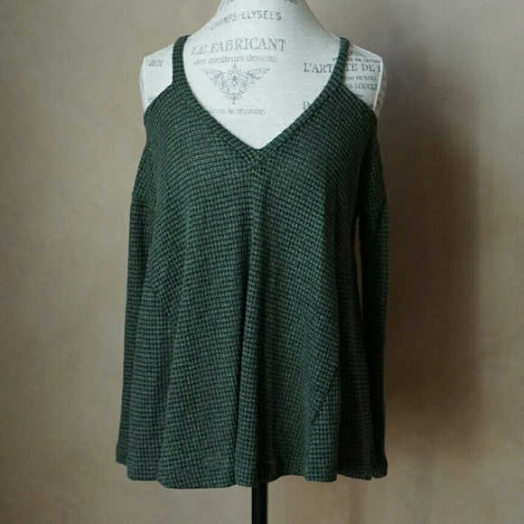 Cold shoulder waffle knit sweater top green - Picture 2 of 4