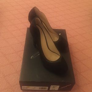 B Brian Atwood black suede patent leather pumps