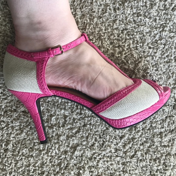 Nine West Pink and Tweed T-Strap NIB - Picture 4 of 4