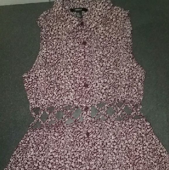 Beautiful burgandy flower print top by forever 21 - Picture 3 of 4