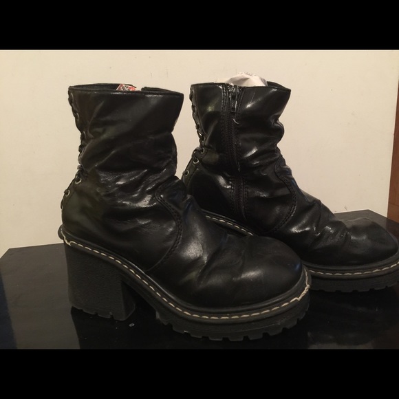 Black LEI Boots size 8 in used condition