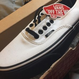 Black and White Low Top Vans UNISEX