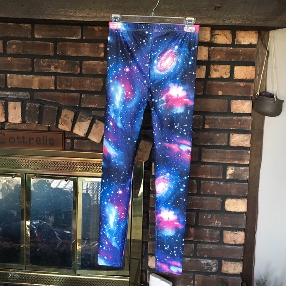 ✌️NWOT galaxy print leggings✌️ - Picture 2 of 3