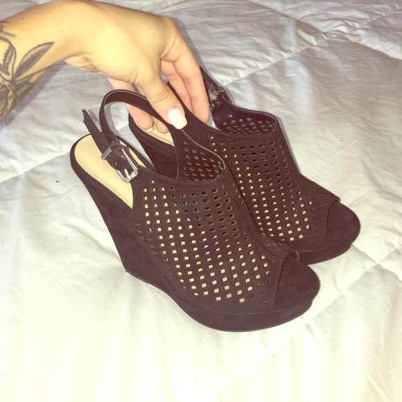 Black Wedges