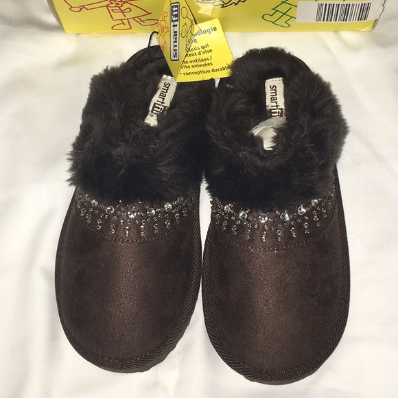Fashionable Slippers - Picture 1 of 4