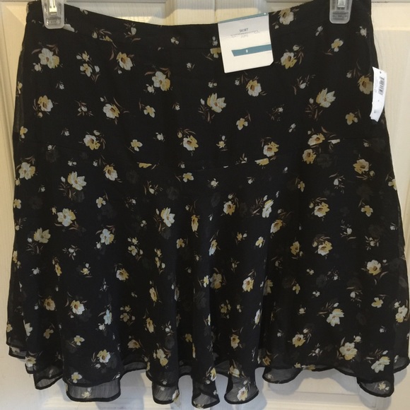 Old Navy SIDE ZIP BLACK floral skirt size 8