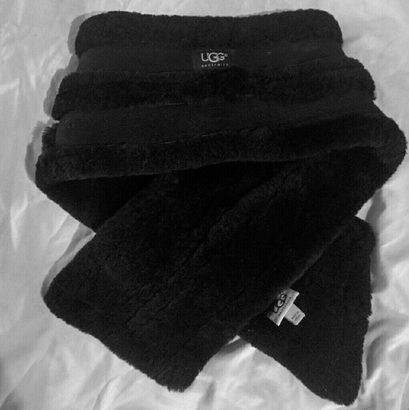 Ugg Classic 3 Panel Shearling Scarf