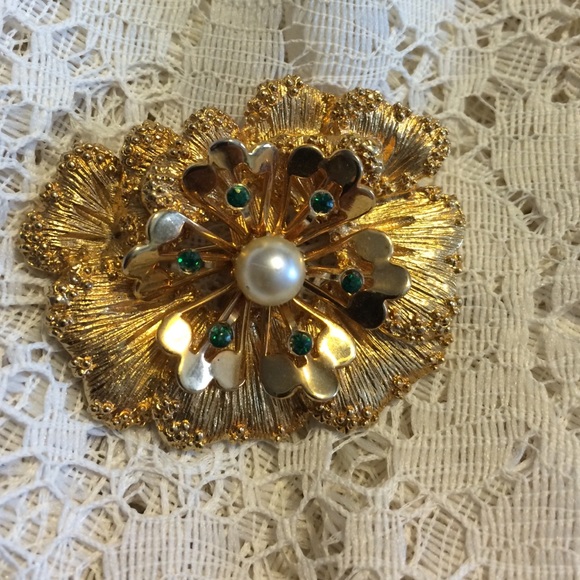 NFS Sarah Coventry Pin. Beautiful Gold &Green