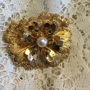 NFS Sarah Coventry Pin. Beautiful Gold &Green