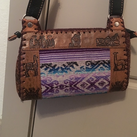 Handmade Peruvian cross body - Picture 2 of 3