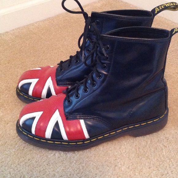 Dr. Martens Other - Dr. Martens Union Jack combat boots