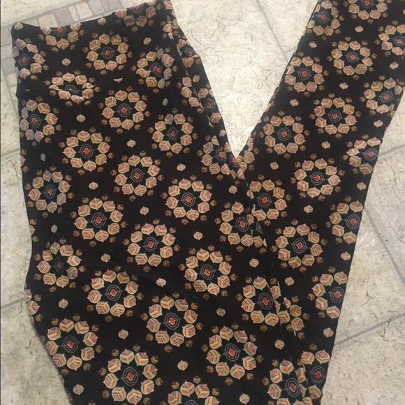 LuLaRoe NWOT Black, ivory, red, teal TC LEGGINGS