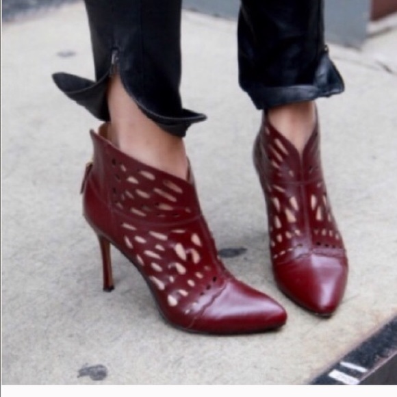 Nine West Shoes - Nine West burgandy booties