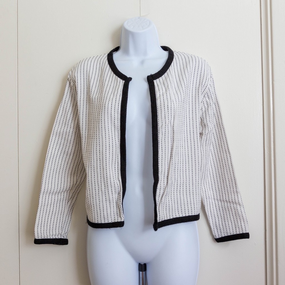 ✨10 for $10✨ Black and Off-White Cardigan
