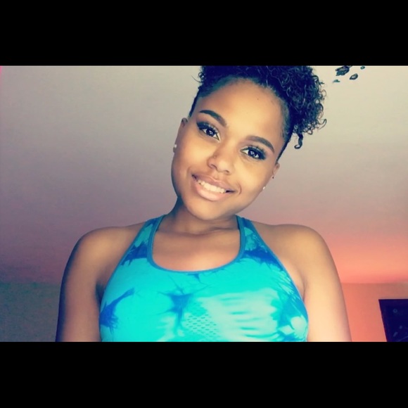 Meet your Posher, Jonisha - Picture 1 of 1