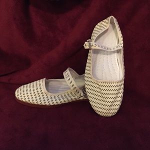 Mary-Jane ballet flats