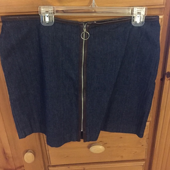 Denim zipper skirt with faux leather S14