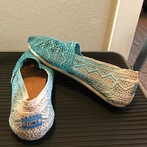 TOMS turquoise hombre crochet classics size 7.5