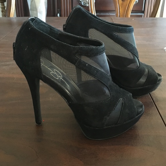 Jessica Simpson pumps