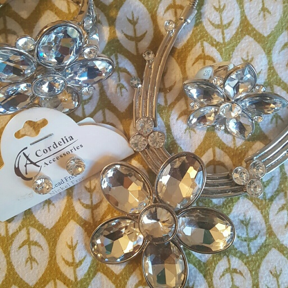 4 piece bundle! Glam jewelry! - Picture 3 of 3