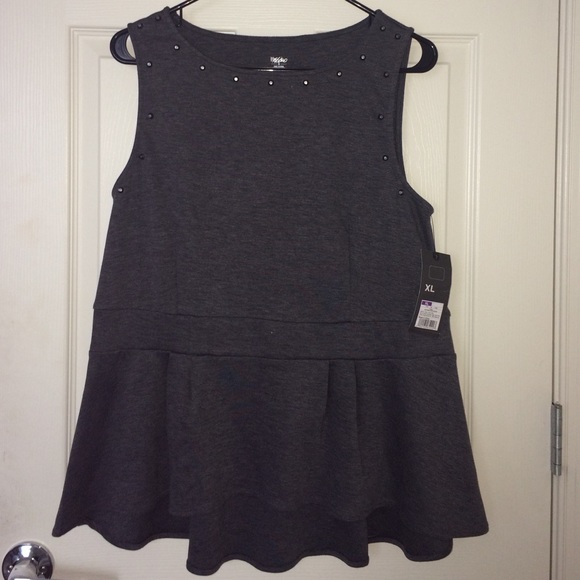 🆕📍Grey Peplum Blouse XL