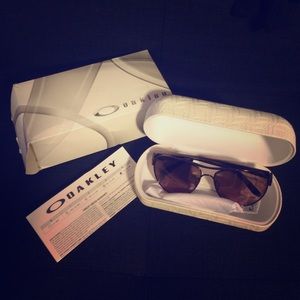 Brand New Never Worn Womens's Oakley Aviators