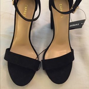 Express SZ 6 Black Faux Suede Thick Heel Sandal