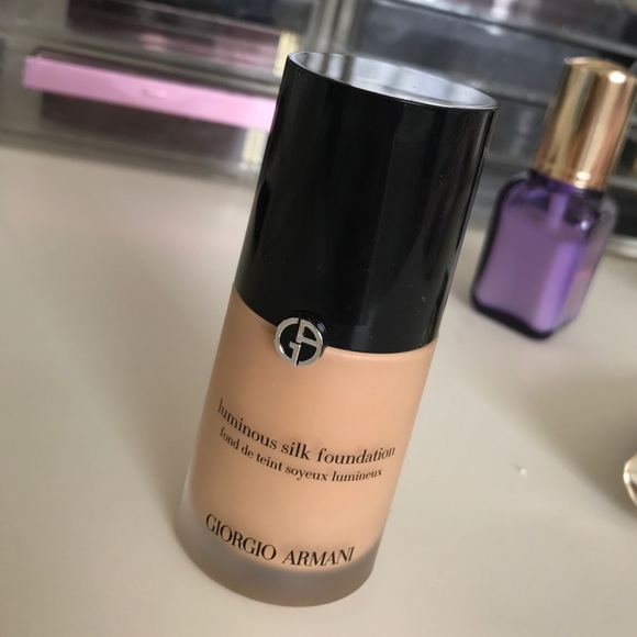 Giorgio Armani luminous silk 6.5